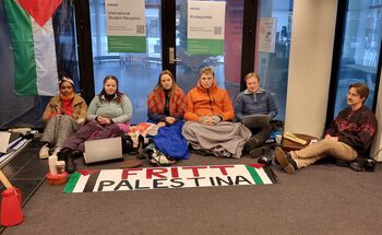 En gruppe studenter demonstrerer for Palestina