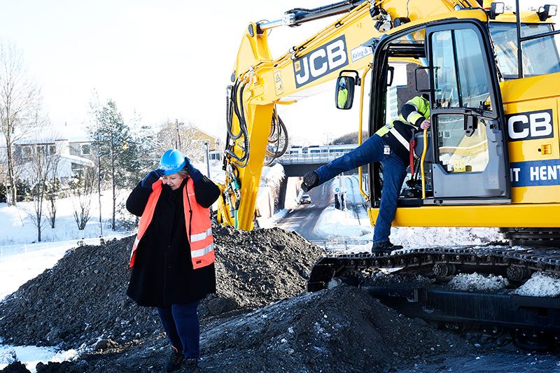 AVSPARK: Statsminister Erna Solberg ved byggestart i februar 2019.Foto: Ola Sæther / Uniforum