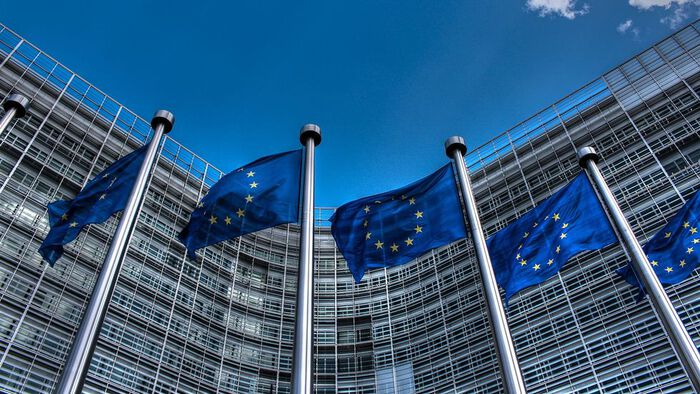 EUs flagg vaier i vinden i Brussel