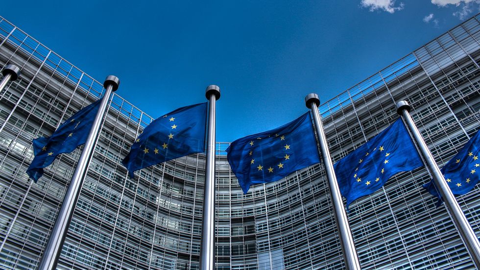 EU-flagg vaier i Brussel.