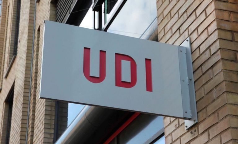 Bildet viser skiltet til UDI utenfor hovedbygrningen i Oslo