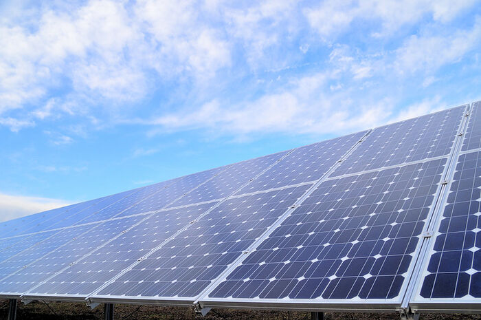 Bildet viser et solcellepanel