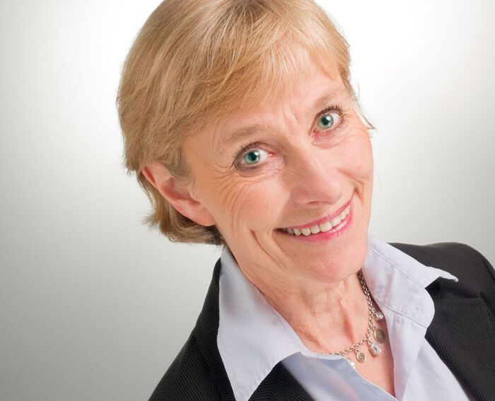 Portrett av en smilende kvinne