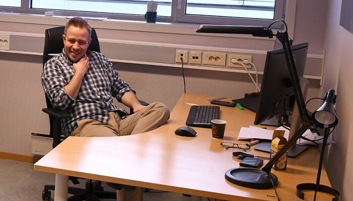 Portrett av en mann på et kontor