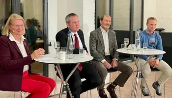 Janne Haaland Matlary, Håkon Lunde Saxi, Øyvind Østerud og Tormod Heier.