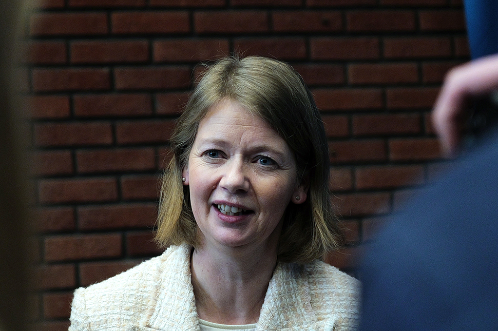 UAVHENGIGE: For å bevare uavhengigheten må vi forholde oss til det mandatet som Norges bank har fått, sa sentralbanksjefen da hun ble utfordret på om Norge bryte handlingsregelen for å støtte Ukraina. Foto: Ola Gamst Sæther 