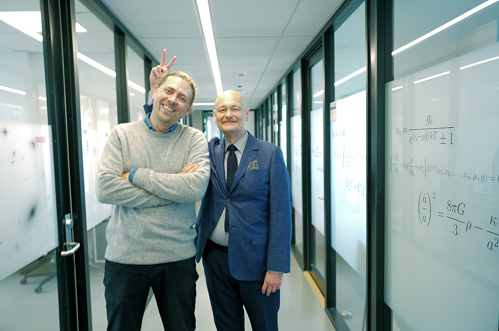 fysikerne Anders Kvellestad (t.v.) og Are Rachløw, som får UiOs formidlingspris for 2026. 