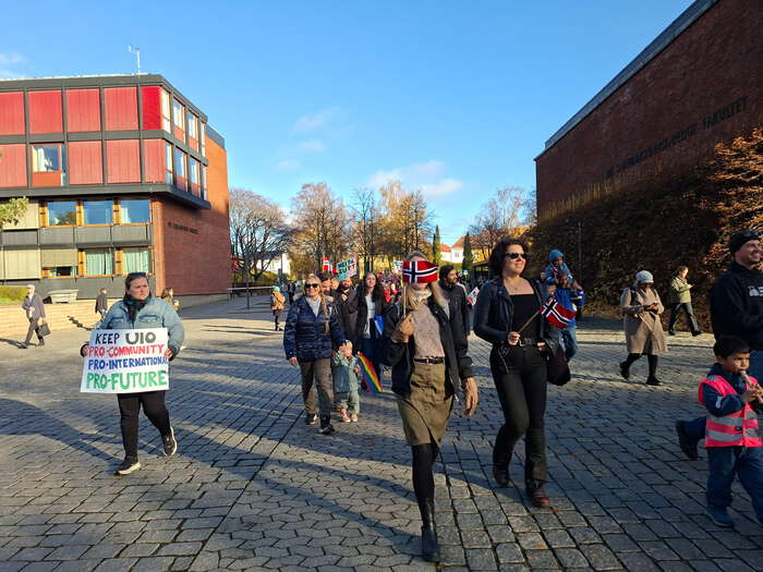Jubeldemo utanfor Blindern barnestuer
