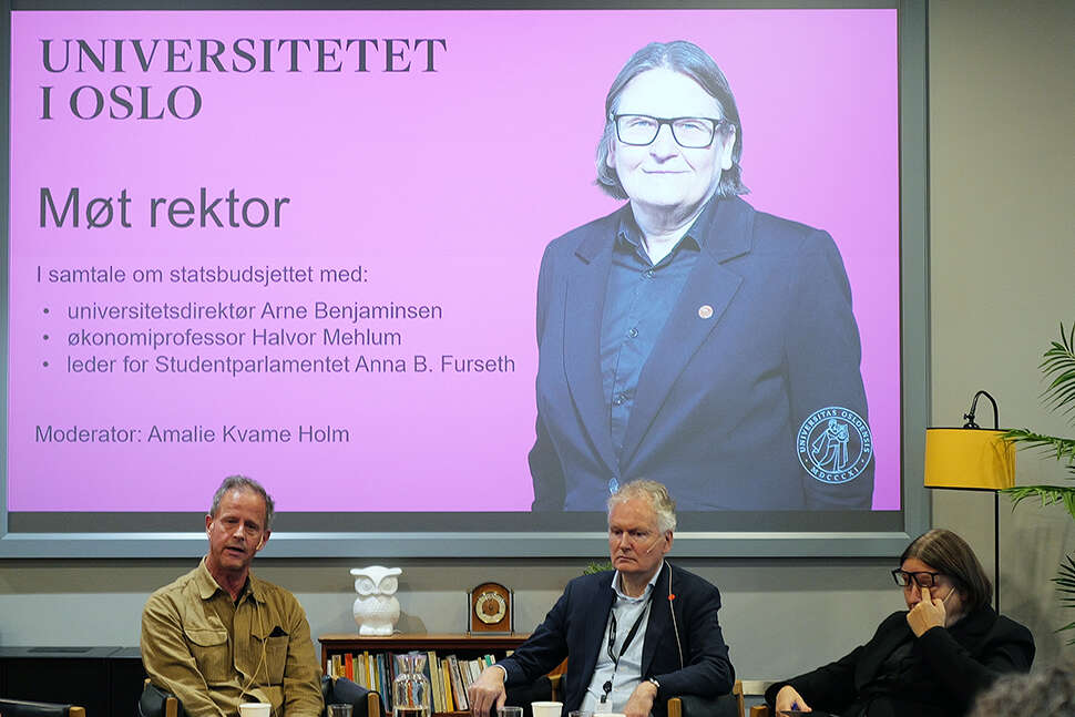 økonomiprofessor Halvor Mehlum, universitetsdirektør Arne Benjaminsen og rektor Ragnhild Hennum